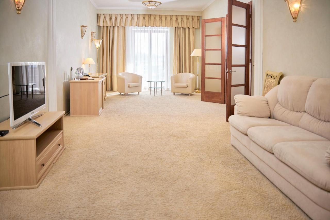 Platium Spa&Resort Kozyn Екстериор снимка