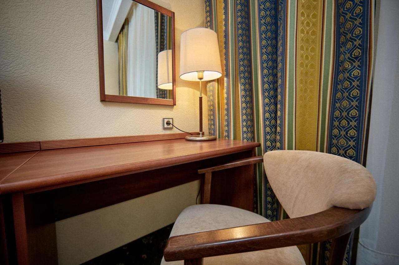 Platium Spa&Resort Kozyn Екстериор снимка