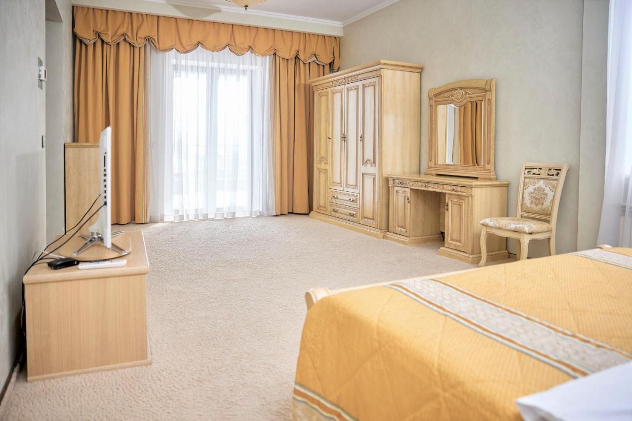 Platium Spa&Resort Kozyn Екстериор снимка