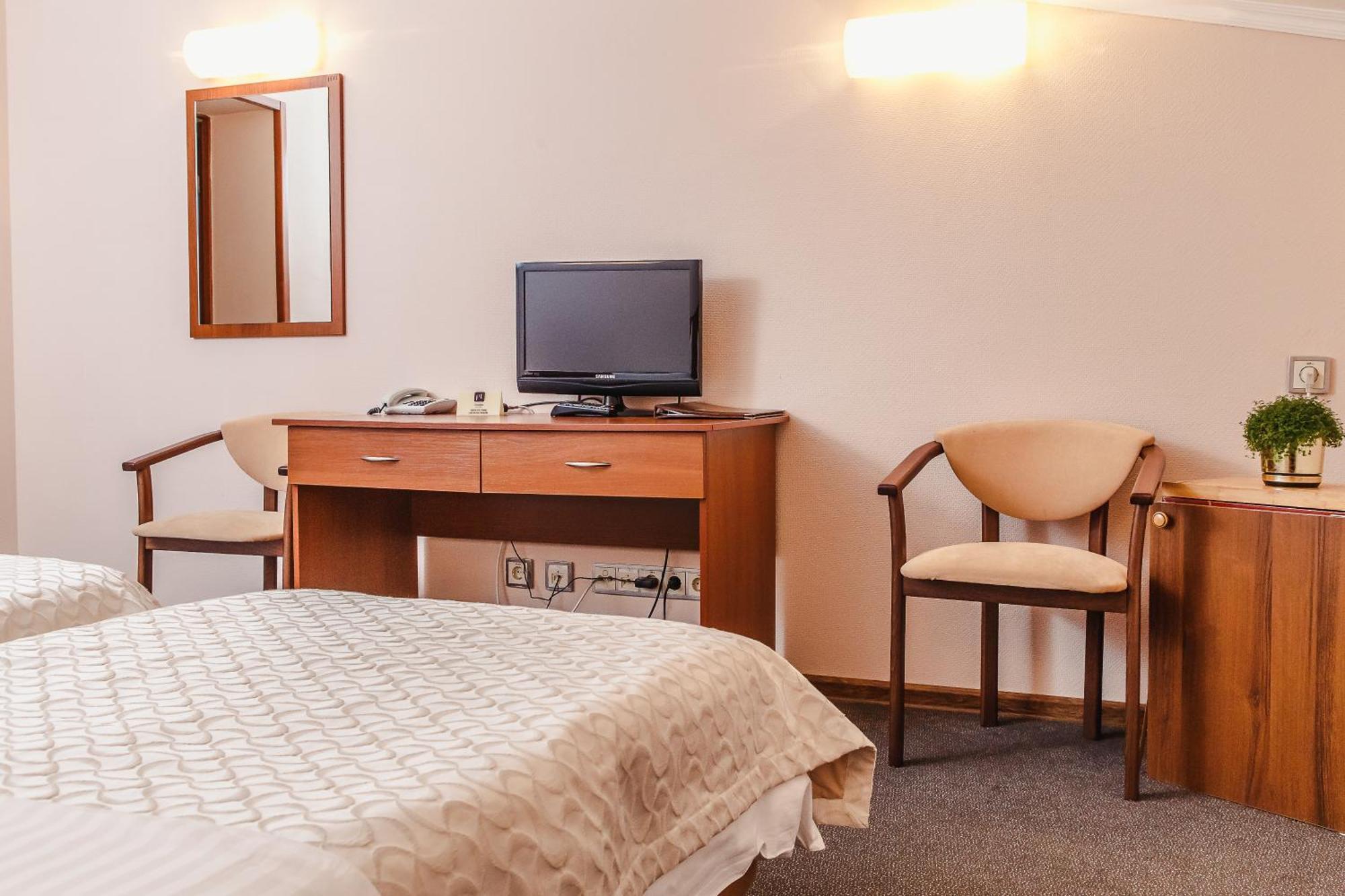 Platium Spa&Resort Kozyn Екстериор снимка