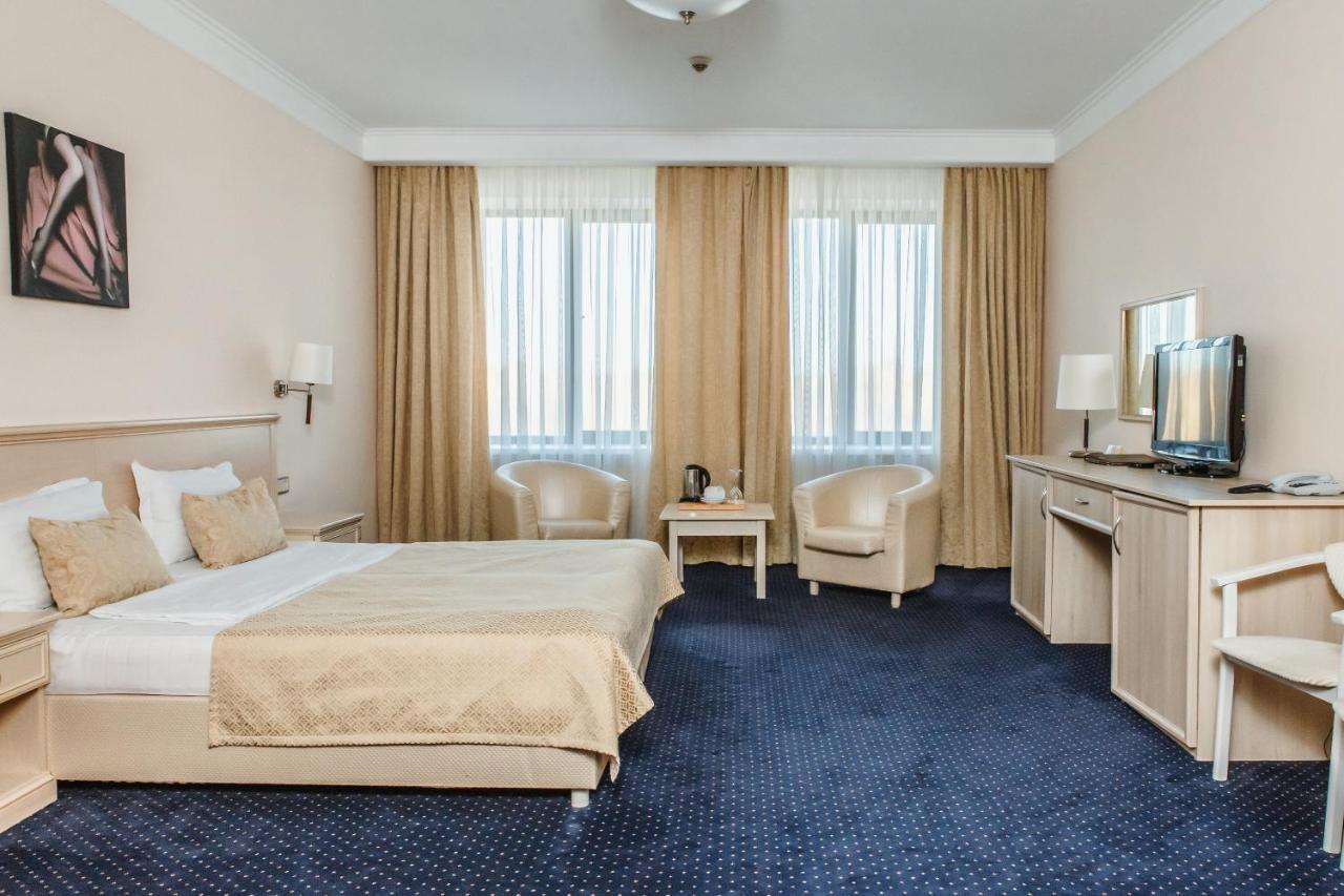 Platium Spa&Resort Kozyn Екстериор снимка