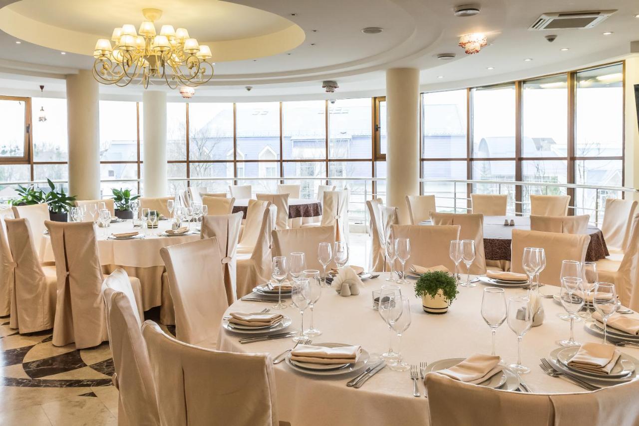 Platium Spa&Resort Kozyn Екстериор снимка